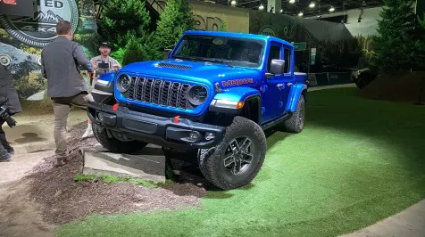 <h6><u>2024 Jeep Gladiator Live Photos</u></h6>